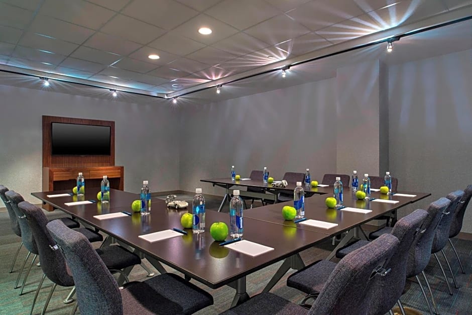 Aloft New Orleans Downtown