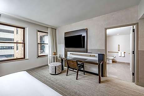 King Room with Mobility Accessible Tub