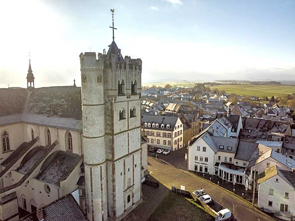 Zzzimple - Self Check In & Free Parking