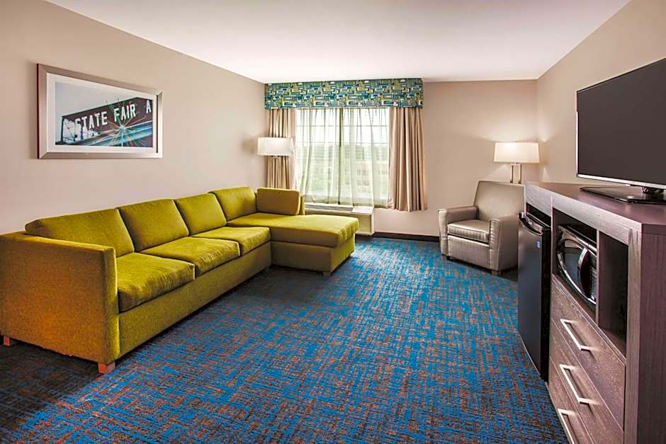 La Quinta Inn & Suites by Wyndham St Paul-Woodbury