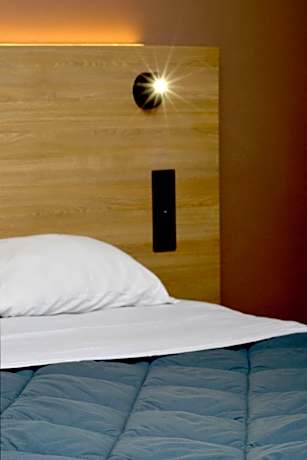 Triple Room (1 Double Bed + 1 Single Bed)