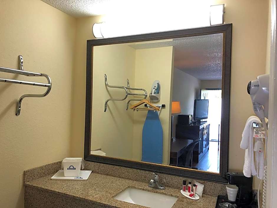 Days Inn by Wyndham King