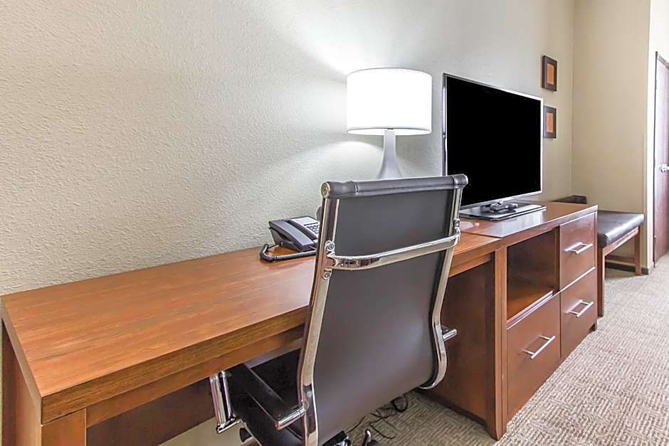 Comfort Suites West Omaha