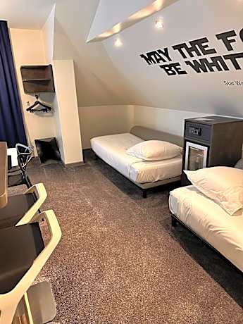 1 Double Bed  2 Single Beds