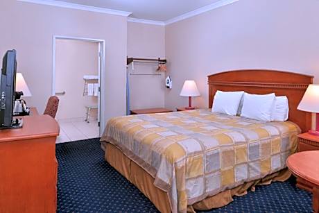 One King Bed Accessible Non-Smoking