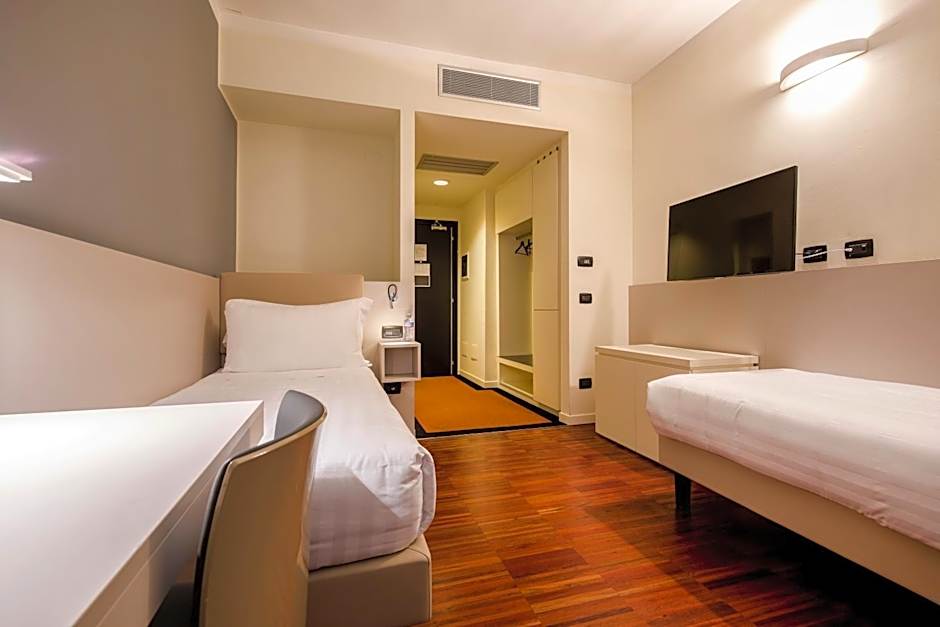 43 Station Hotel