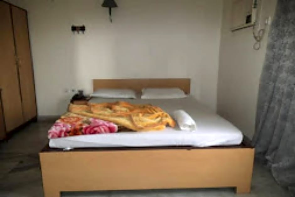 Goroomgo Central Guest House Agartala