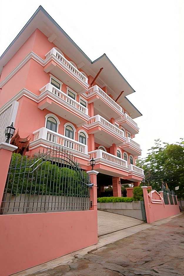 Hiranyakul House Riverside