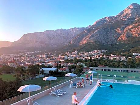 Uzelac apartment with pool