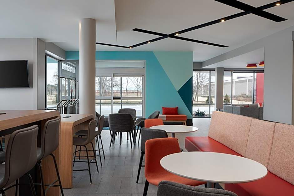 avid hotel Oak Creek By IHG
