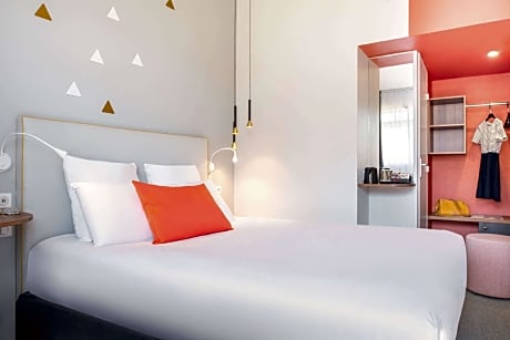 1 Double Bed, 2 Single Beds, standard room