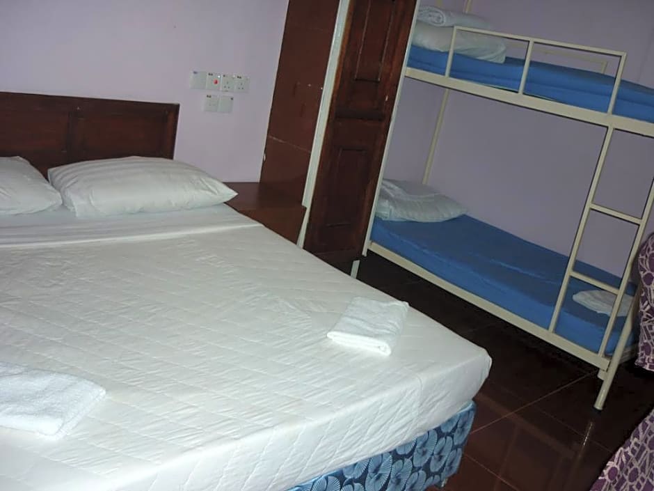 J&J Hotel