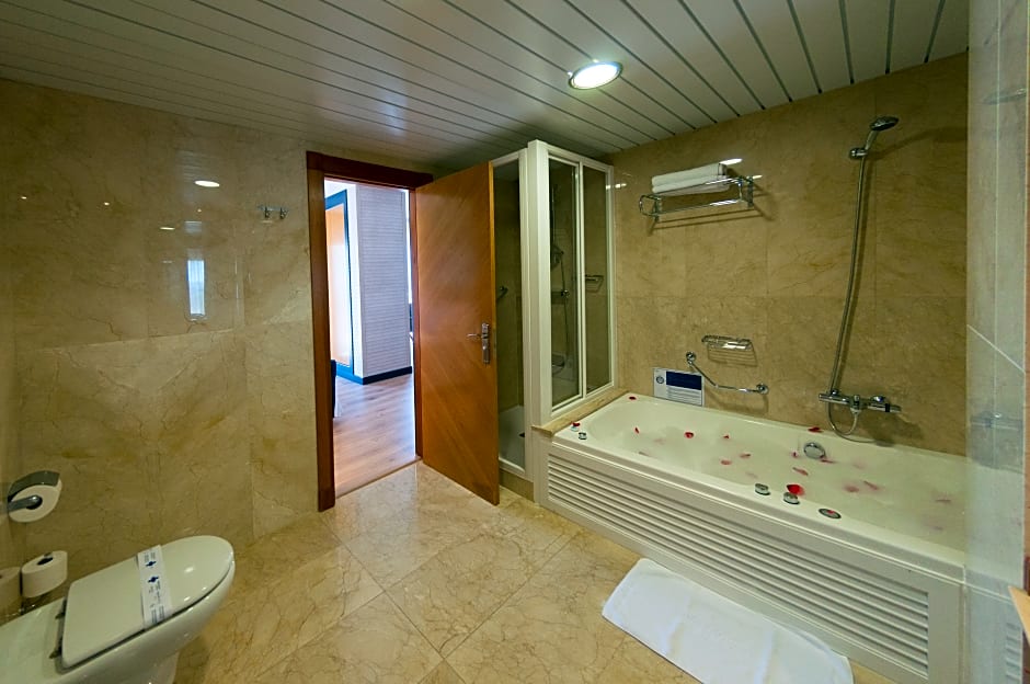 Photo 1 of 11 of Junior Suite, Jacuzzi®