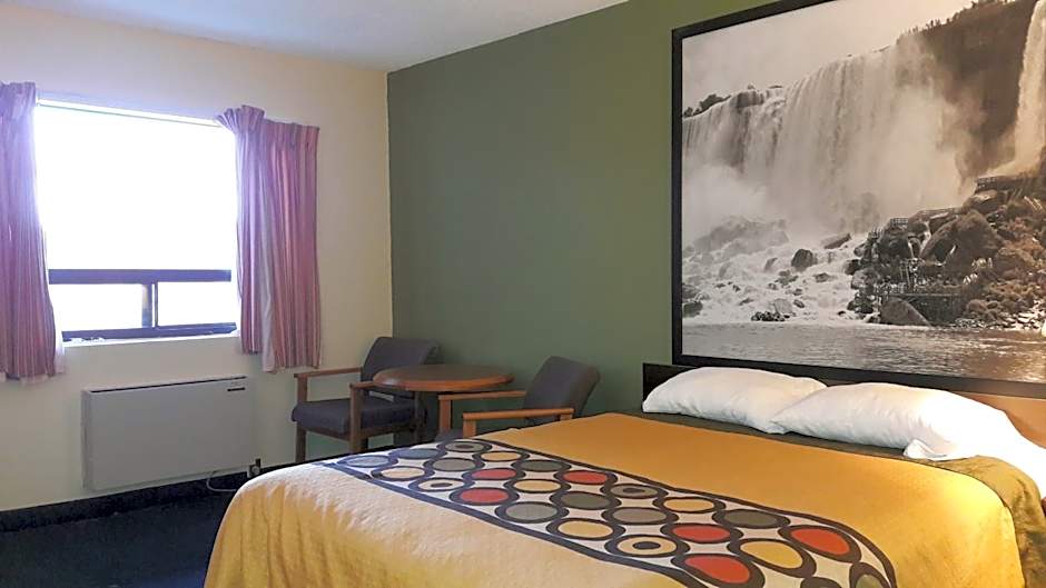 Super 8 by Wyndham Niagara Falls North