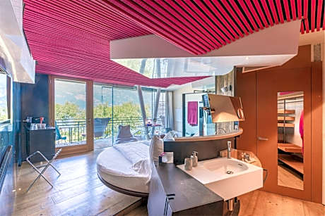 Romantic Suite Front Lake with Balcony