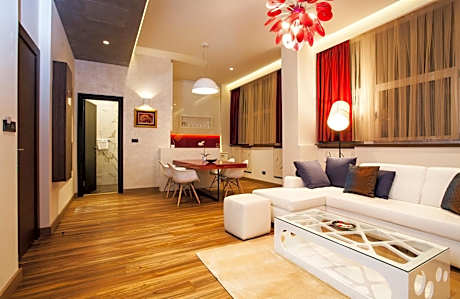 Suite with Hot Tub and Sauna - Free Parking