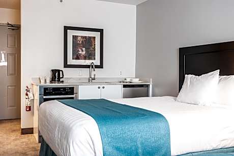 Queen Room with Two Queen Beds with Kitchenette