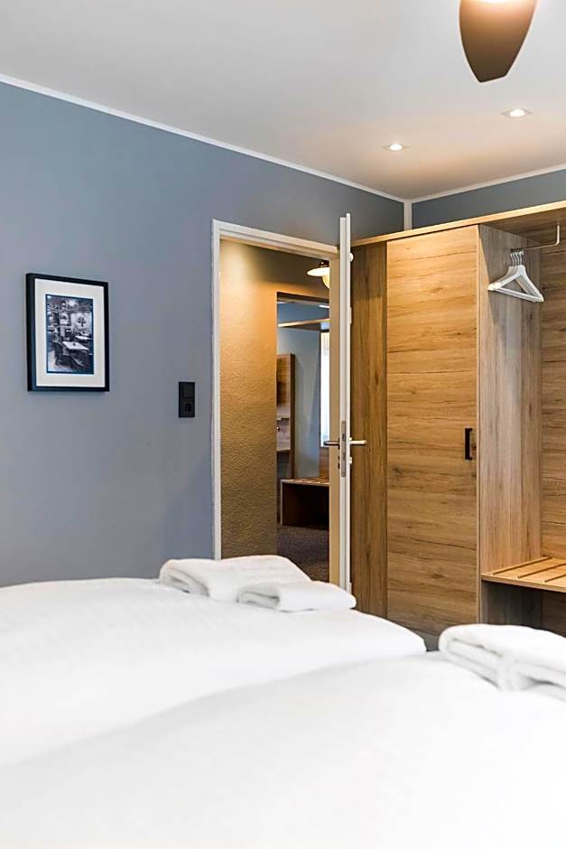 Riverview Apartments by dasPaul