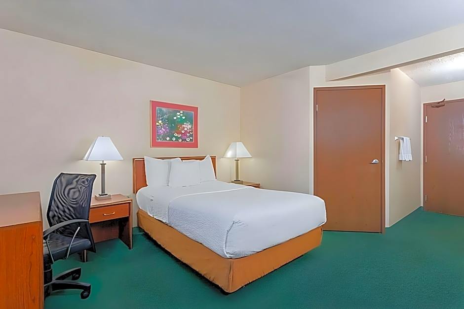 Norwood Inn & Suites Indianapolis East Post Drive