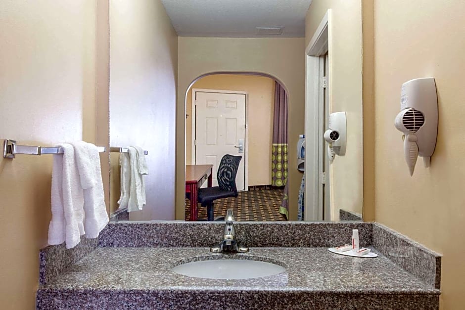 Super 8 by Wyndham Houston/Willowbrook/Hwy 249