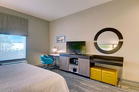 King Room - Hearing Accessible - Non-Smoking