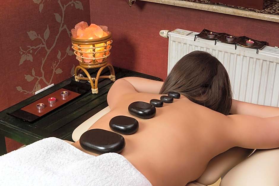 BURSZTYN - BERNSTEIN APARTMENTS