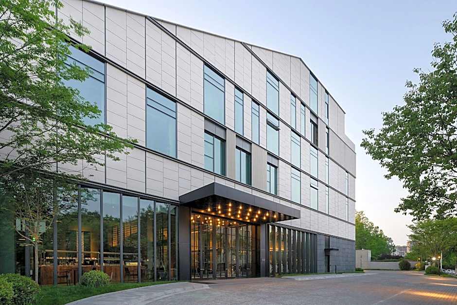 Flow and Co. Qingdao, Autograph Collection