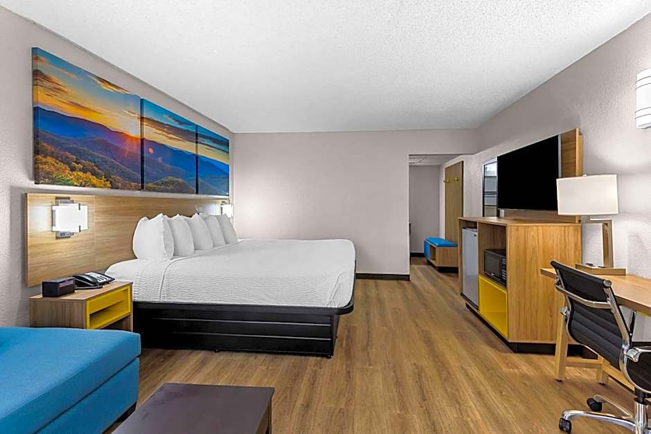 Days Inn by Wyndham Clayton