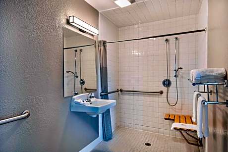 Queen Room - Disability Access