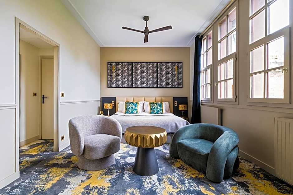 Chateau Jeanne & The Forest - Chateau de Montvillargenne