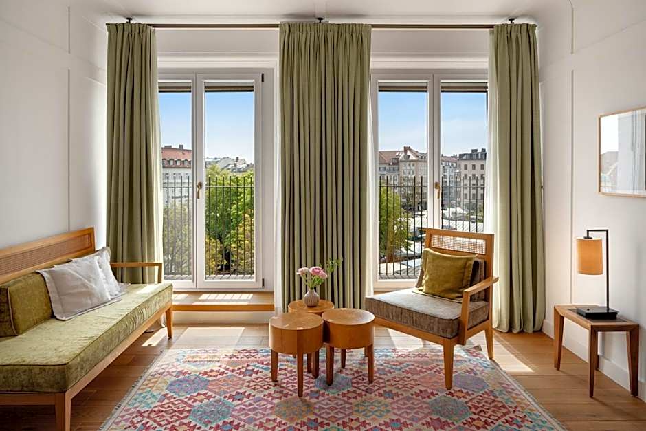 Louis Hotel