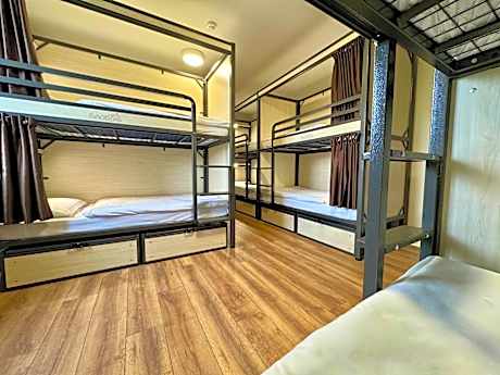 Bed in 10-Bed Mixed Dormitory Room