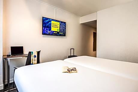 Standard Room with two single beds