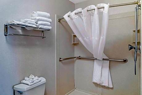 Queen Suite with Three Queen Beds - Non-Smoking