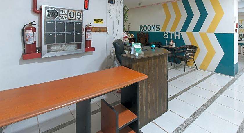 OYO 809 Crowne One Condo