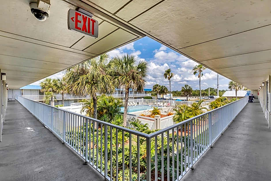 Days Inn by Wyndham Titusville Kennedy Space Center