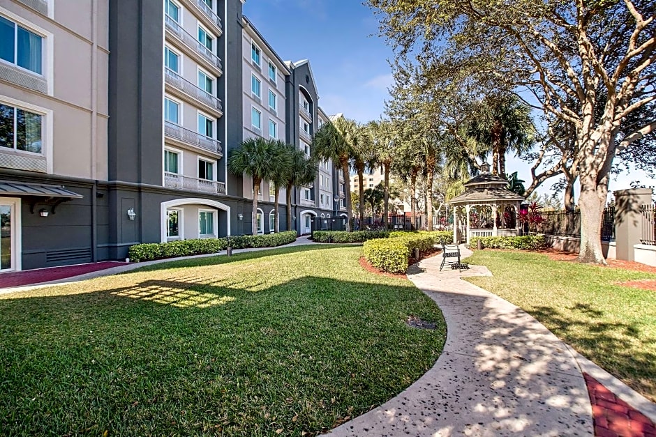 La Quinta Inn & Suites by Wyndham Fort Lauderdale Airport