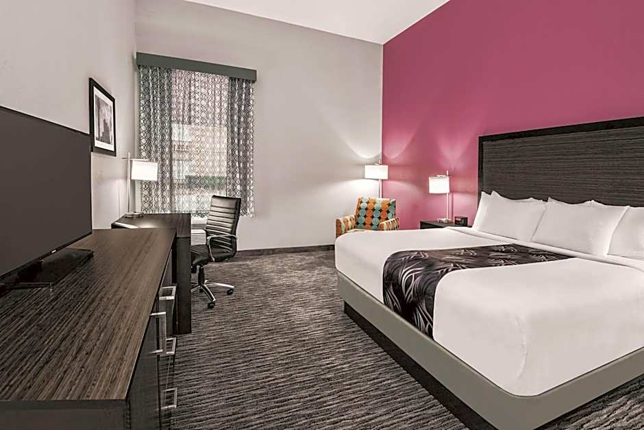 La Quinta Inn & Suites by Wyndham Dallas Grand Prairie North