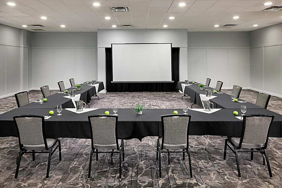 Pomeroy Hotel & Conference Centre