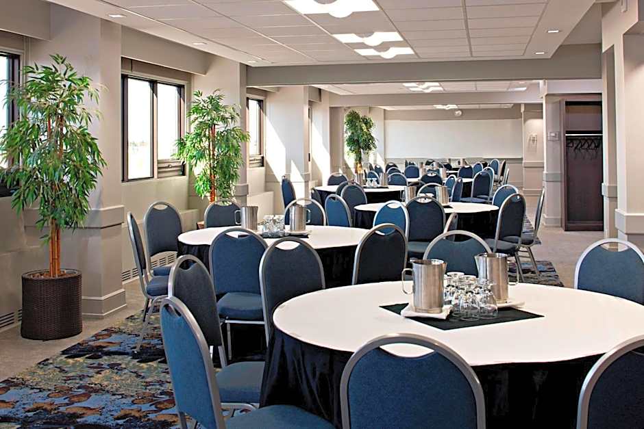 Delta Hotels by Marriott Edmonton South Conference Centre