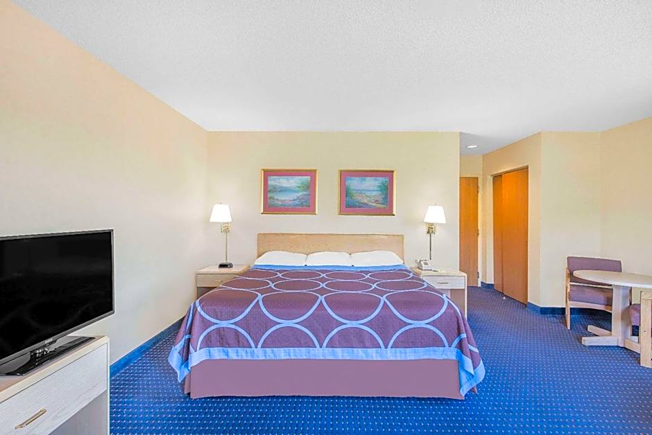 Super 8 by Wyndham Canandaigua