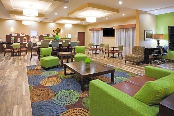 Holiday Inn Express & Suites Davenport North