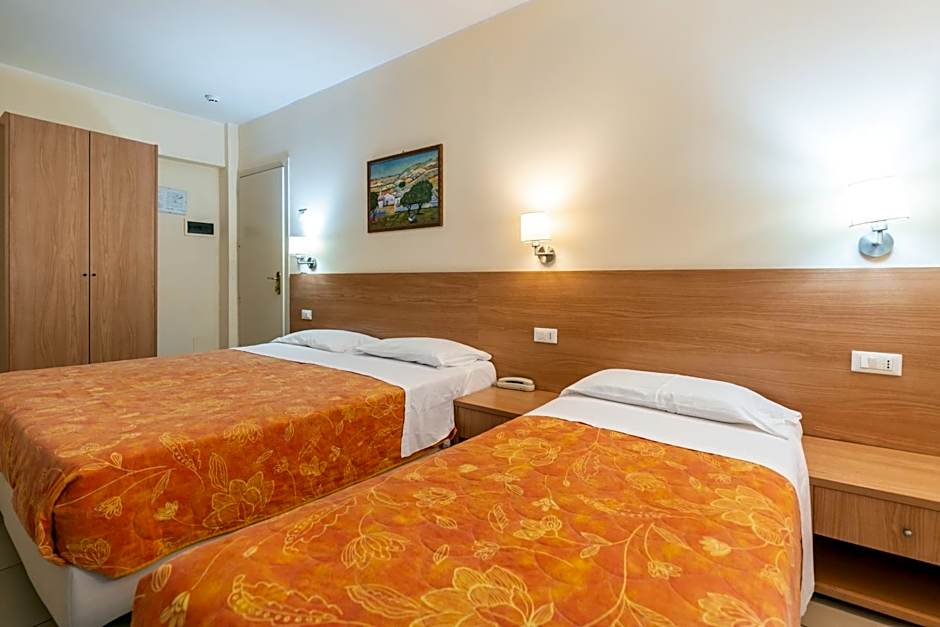 Hotel Majorca sul Mare in centro a Riccione con Area Fitness
