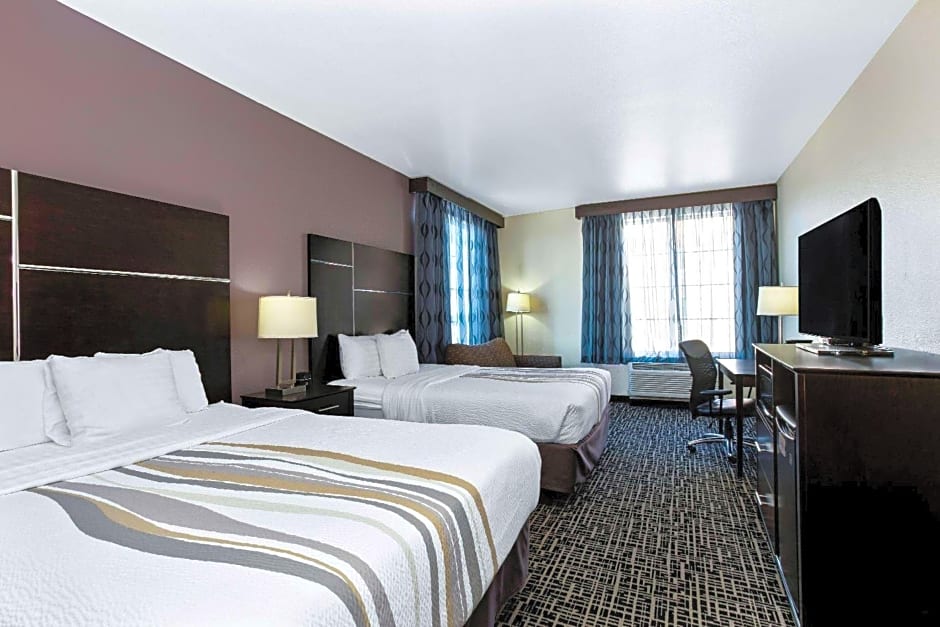 La Quinta Inn & Suites by Wyndham Denver Gateway Park