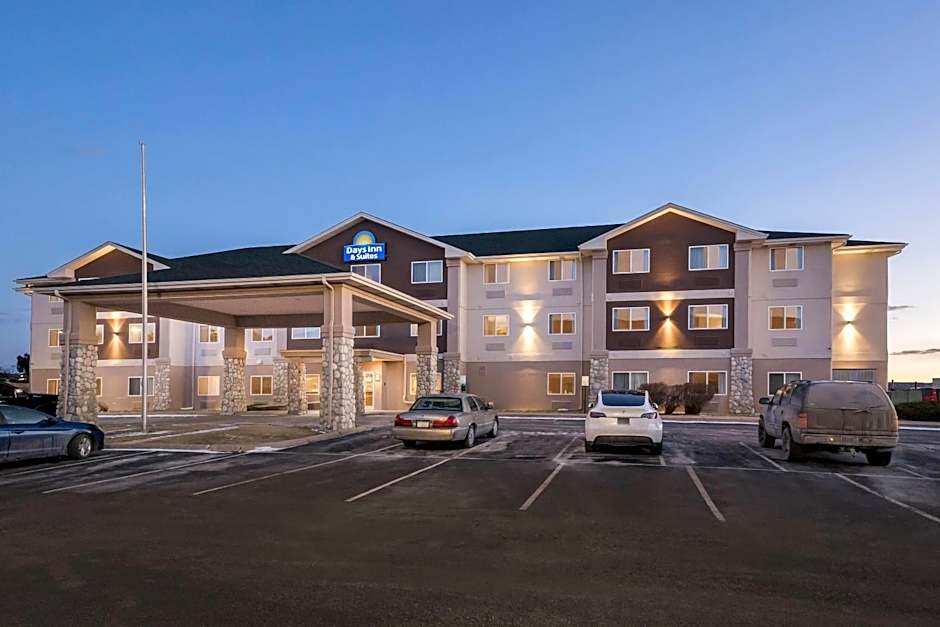 Days Inn & Suites by Wyndham Castle Rock