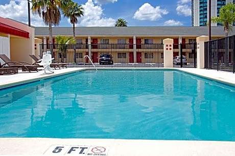 Super 8 by Wyndham Orlando International Drive