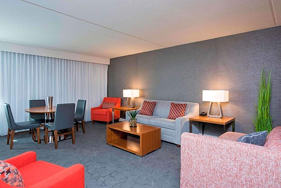 Sonesta Hotel Grand Rapids Airport