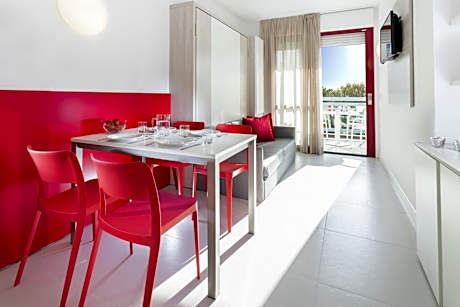 Deluxe One-Bedroom Apartment (4 Adults)