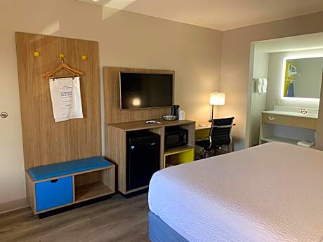 King Room - Non-Smoking