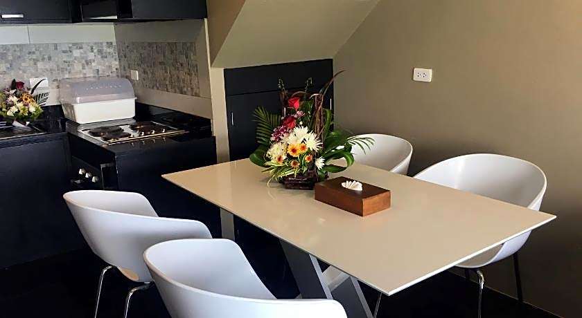 The Front Hotel and Apartments